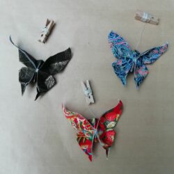 Schwalbenschwanz-Schmetterling auf Chiyogami-Papier